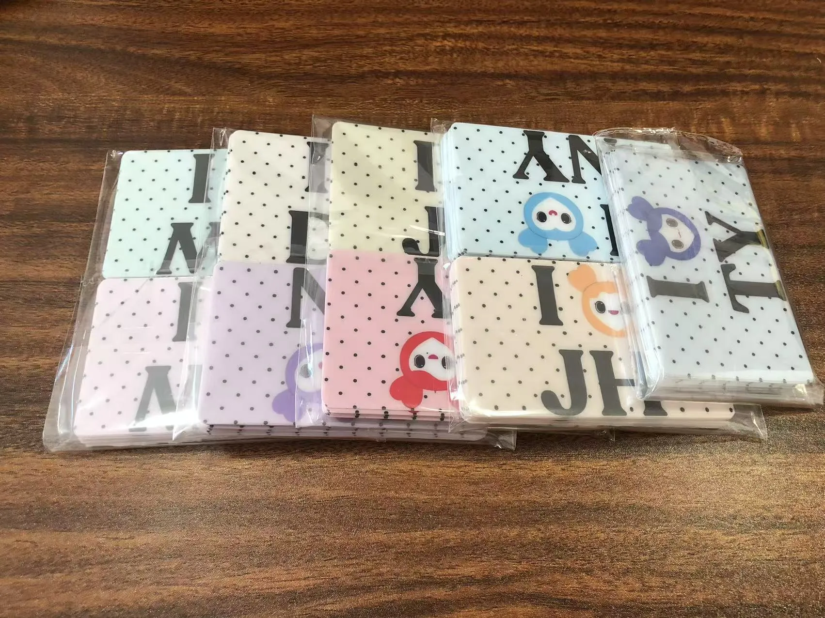 JOJO Pack toimittaa luottokorttien kansitarroja yhdysvaltalaisille asiakkaille