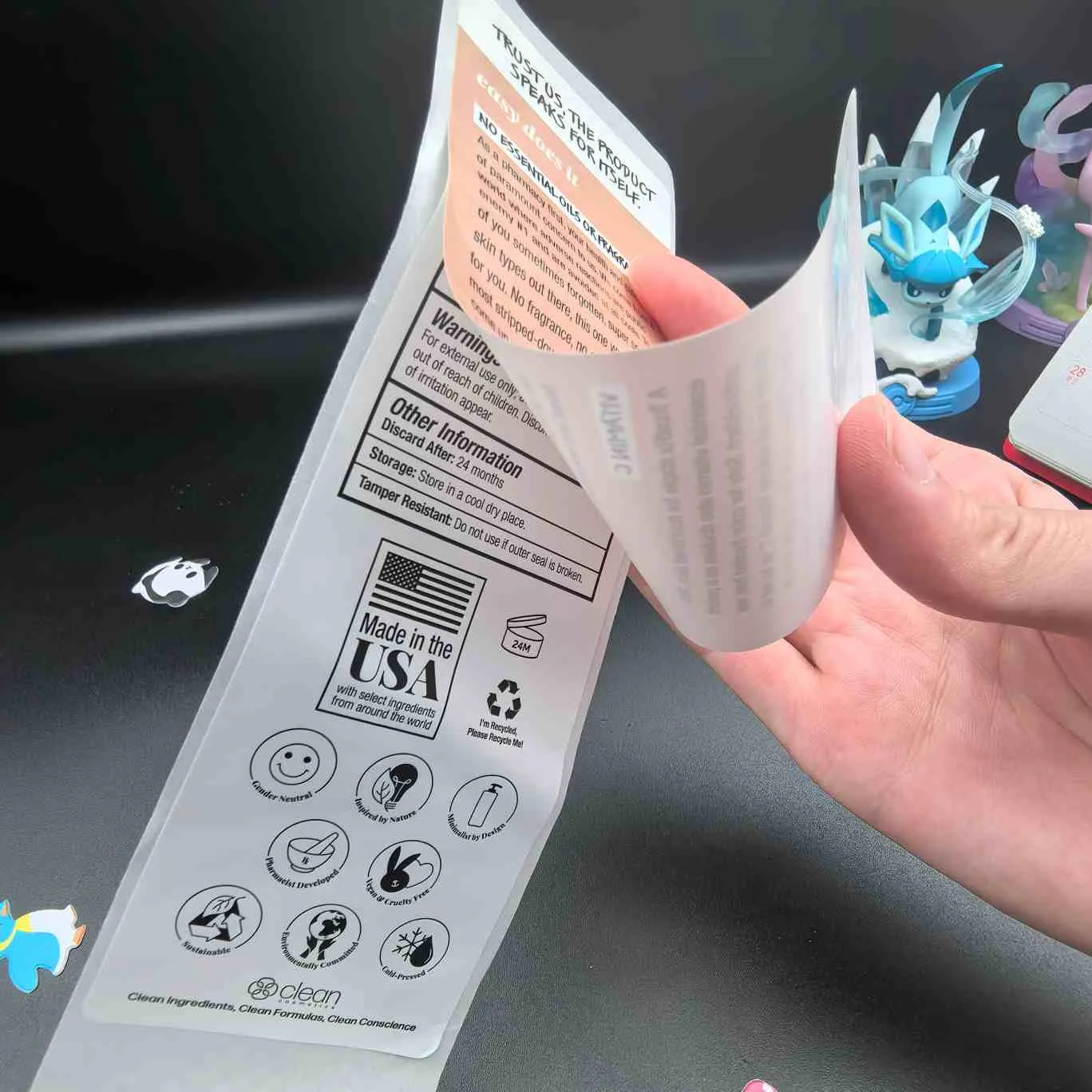 Monikerroksinen kosmeettisille tarroille