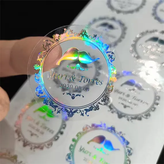 Läpinäkyvä holografinen etiketti